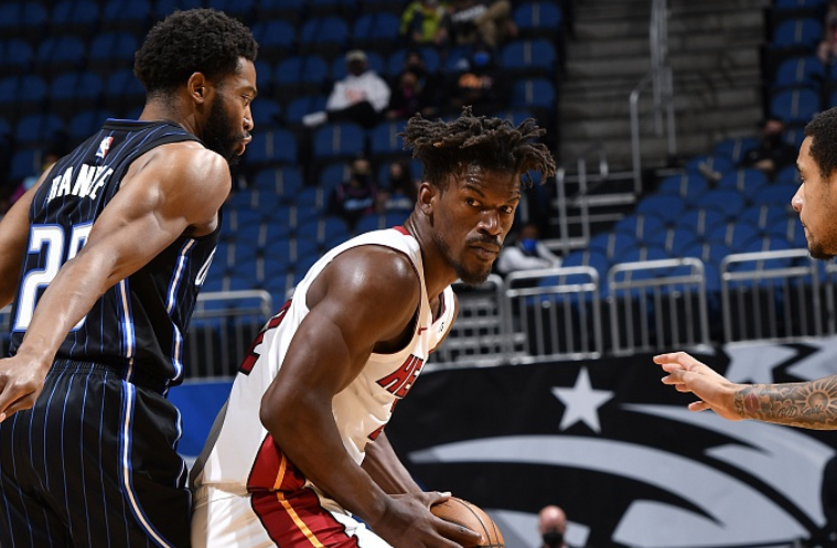 爱游戏- 阿扎伦卡重要时刻重要助攻，热火带队取胜！赛场气氛高涨