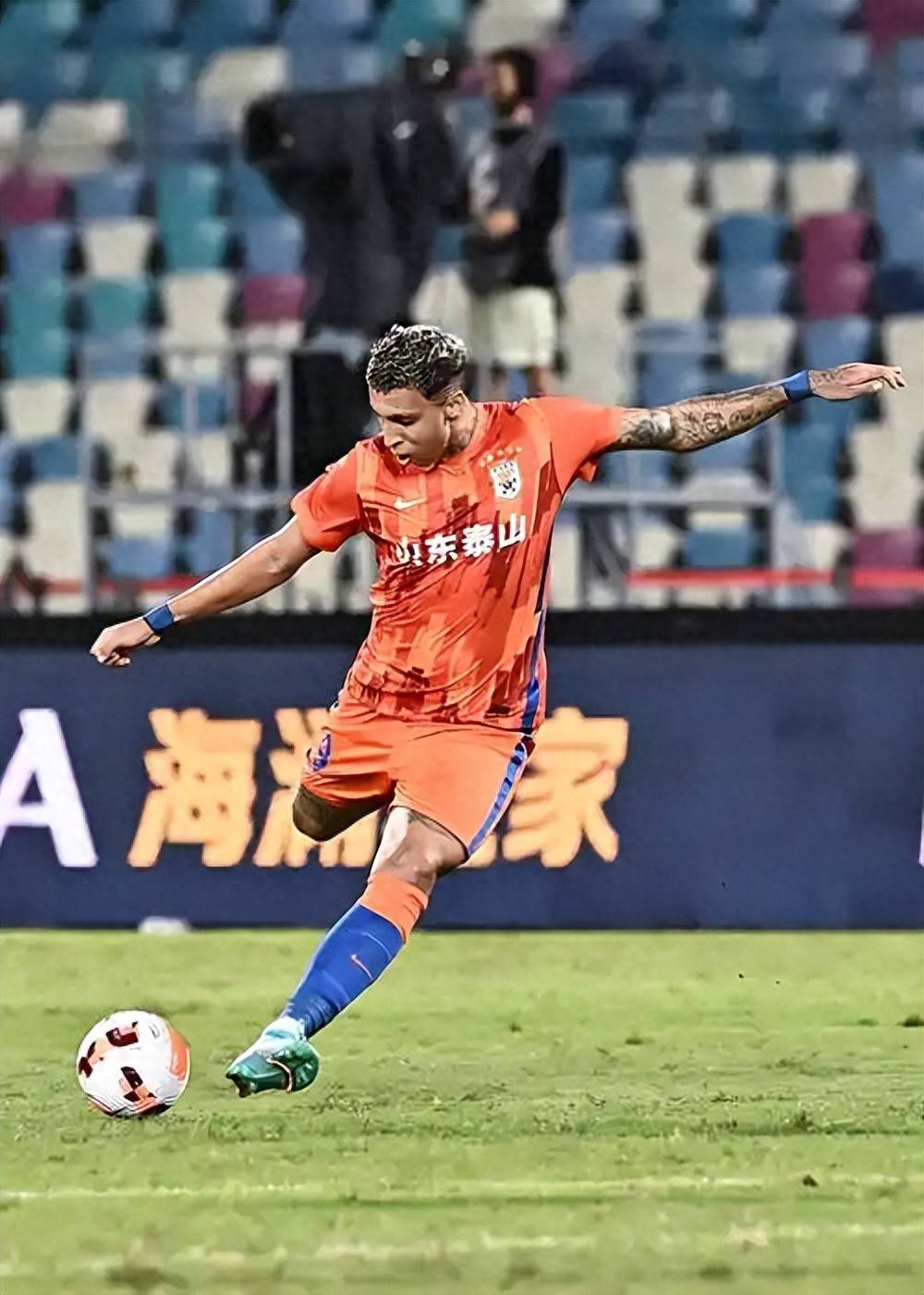 爱游戏体育-今夜体能课后，山东泰山豪取连胜备战世预赛，话题不断，年轻球员获得机会的简单介绍