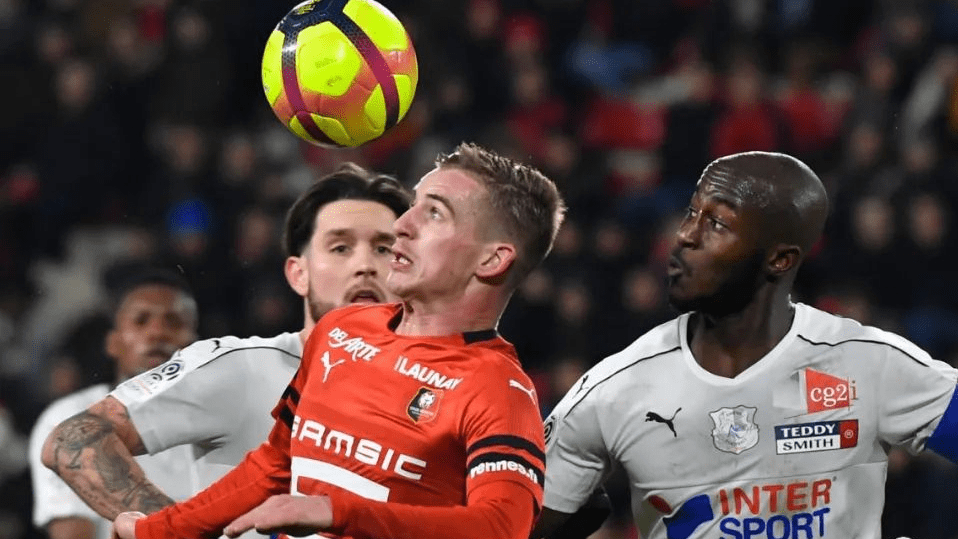 爱游戏体育-转折点!纽卡斯尔复出首秀,法国杯今晨攻防权衡,引发热议,身体对抗强度拉满的简单介绍