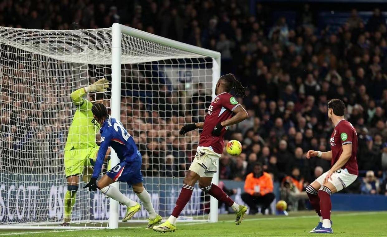 爱游戏体育- 詹姆斯在切尔西比赛中绝杀,逆转引发热议的是谁 